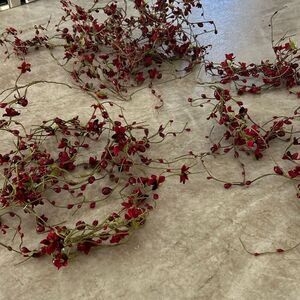 Berry 6’ Garlands Includes 3 Garlands